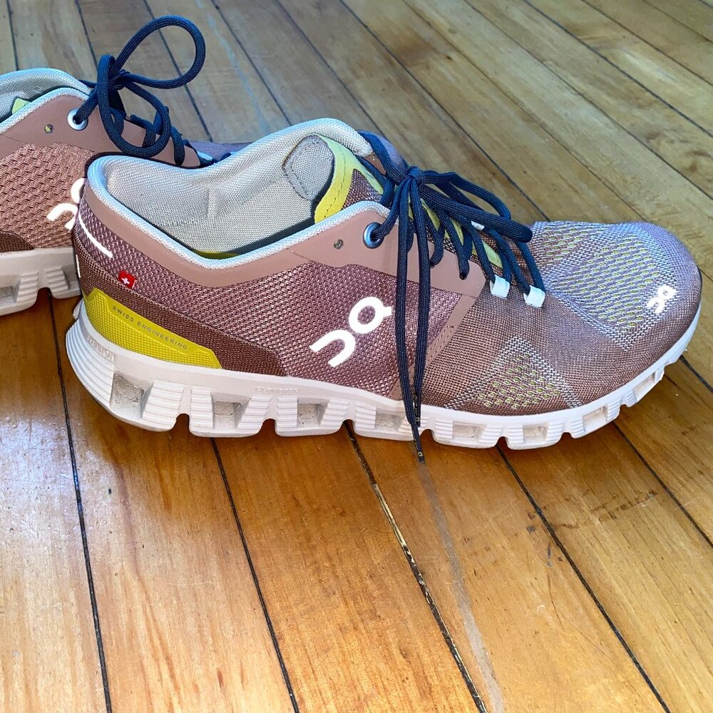 ON Running Women’s 9.5 Cloud X Mocha Sand running shoes